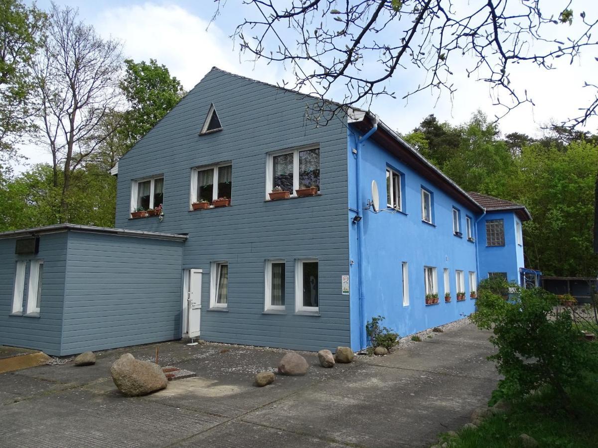 Готель Gasthof Blaues Haus Bastorf Екстер'єр фото